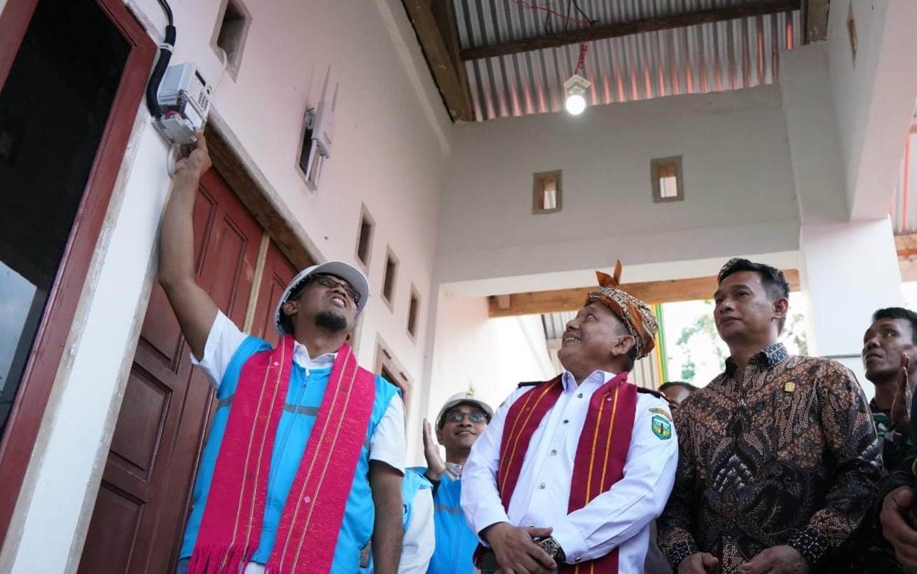 Pemerintah dan PLN Berhasil Listriki 99,92 Persen Desa