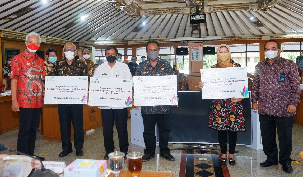 Gandeng Pemprov Jateng, PLN Sambung Listrik Gratis 750 Rumah