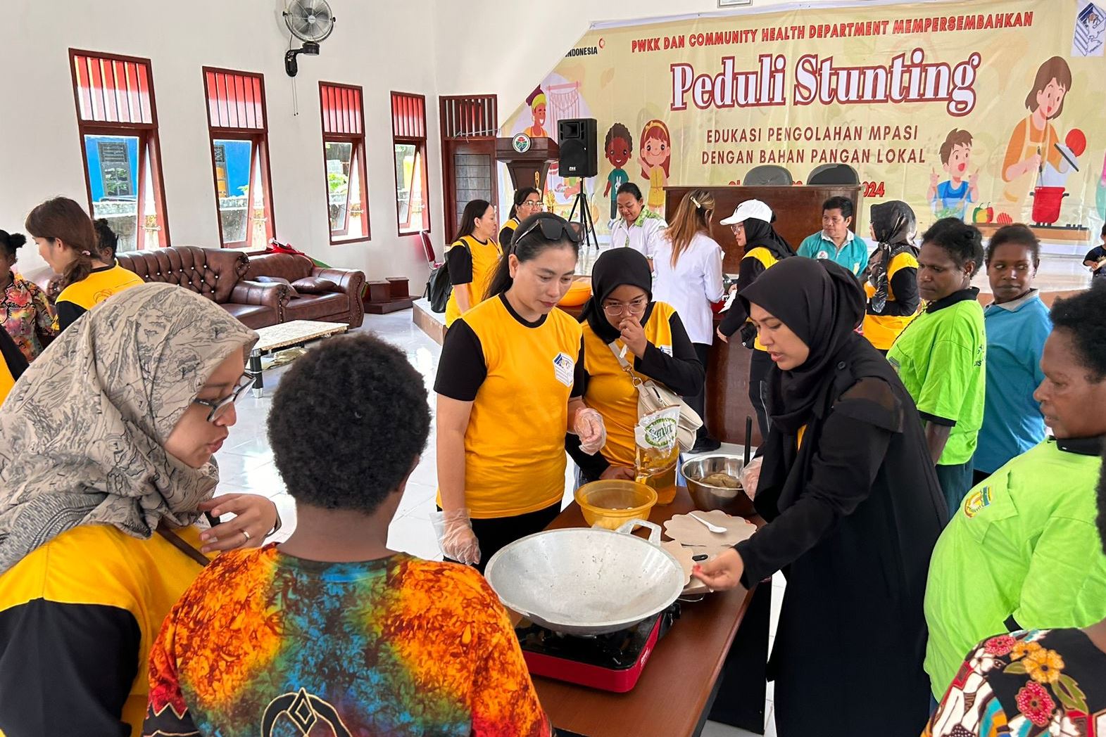 Cegah Stunting, Istri Karyawan Freeport Edukasi Warga Pioka Kencana