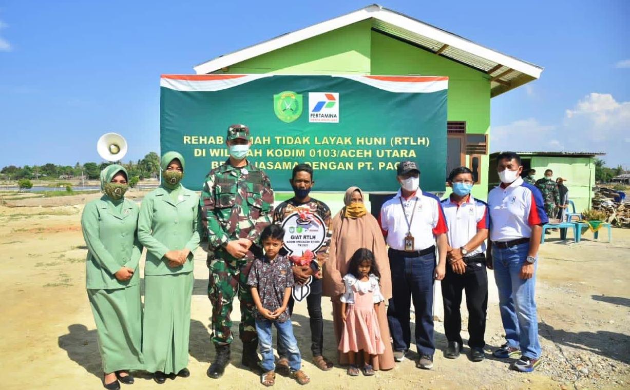 Perta Arun Gas dan Kodim Aceh Utara Lakukan Bedah Rumah