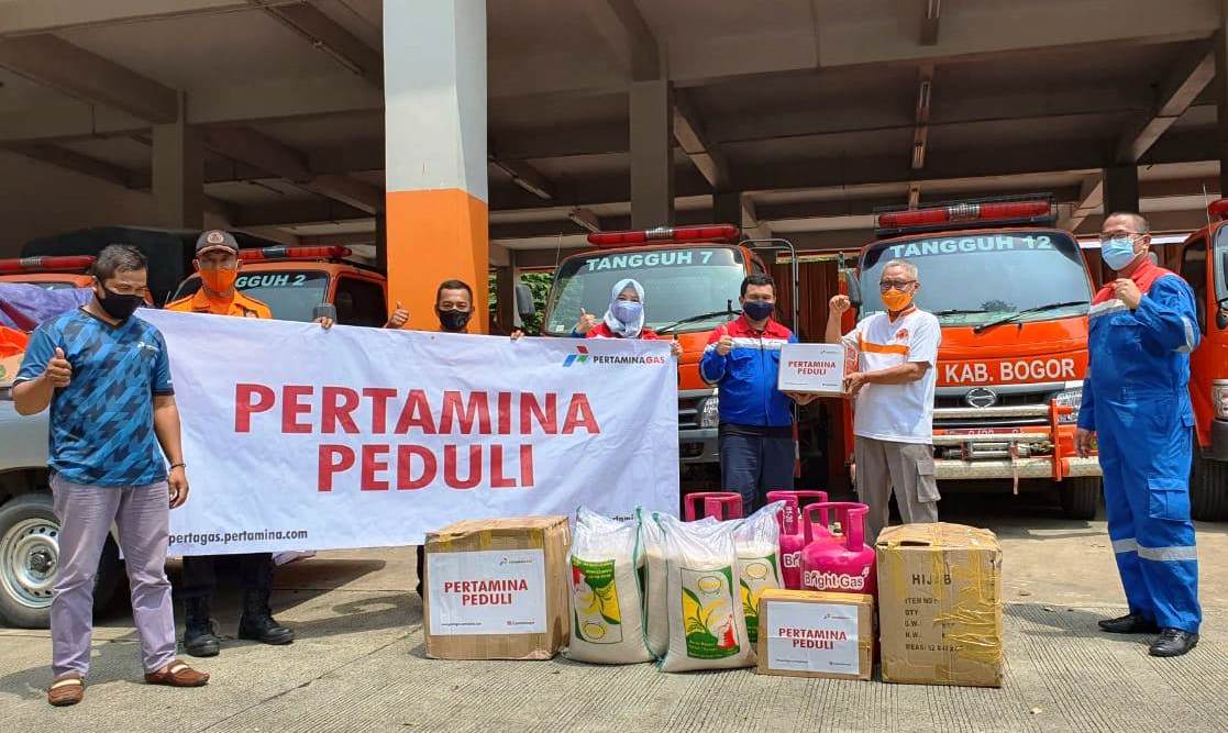 Pertagas Bantu Korban Banjir Bandang Gunung Mas Puncak