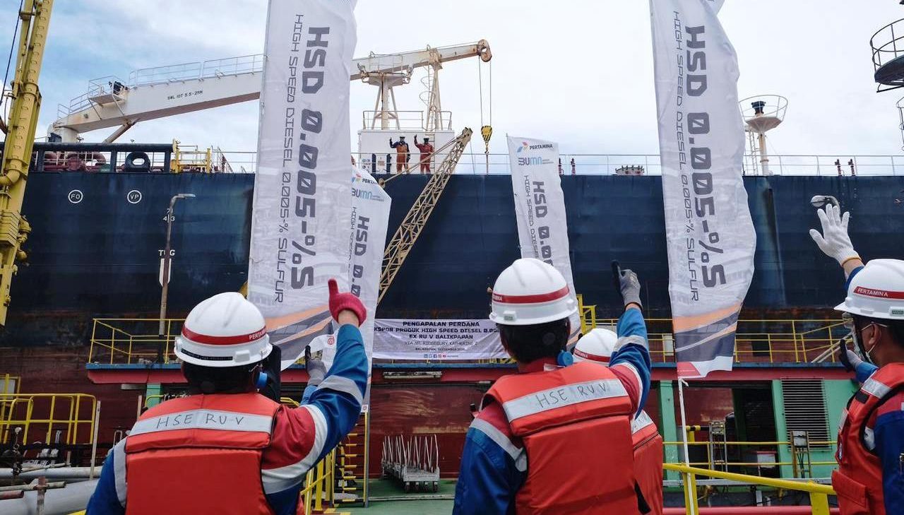 Pertamina Ekspor Perdana HSD ke Malaysia