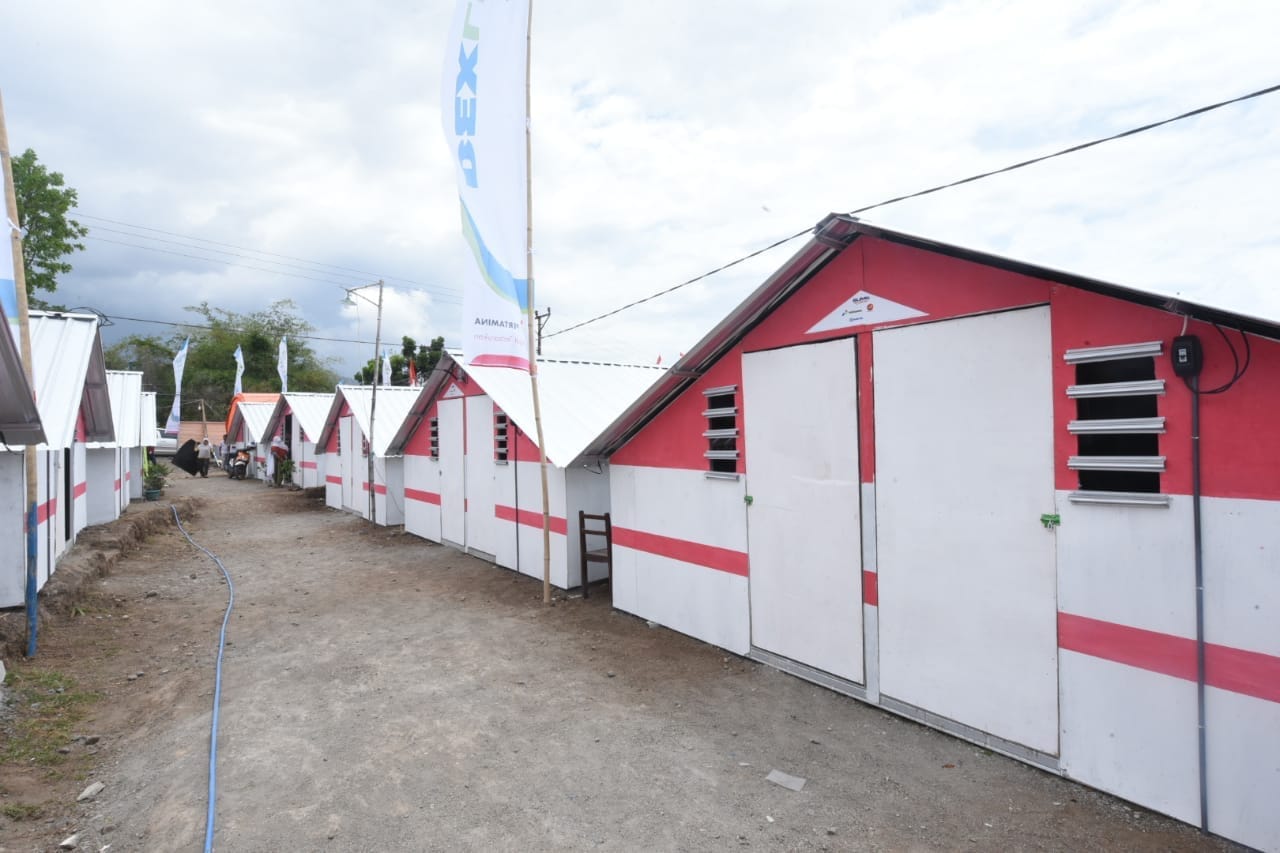 Pertamina Serahkan 250 Unit Rumah Transisi di Lombok