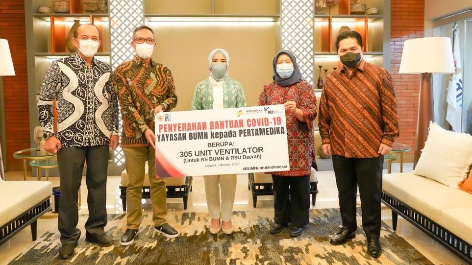 Pertamina Serahkan Bantuan 305 Ventilator