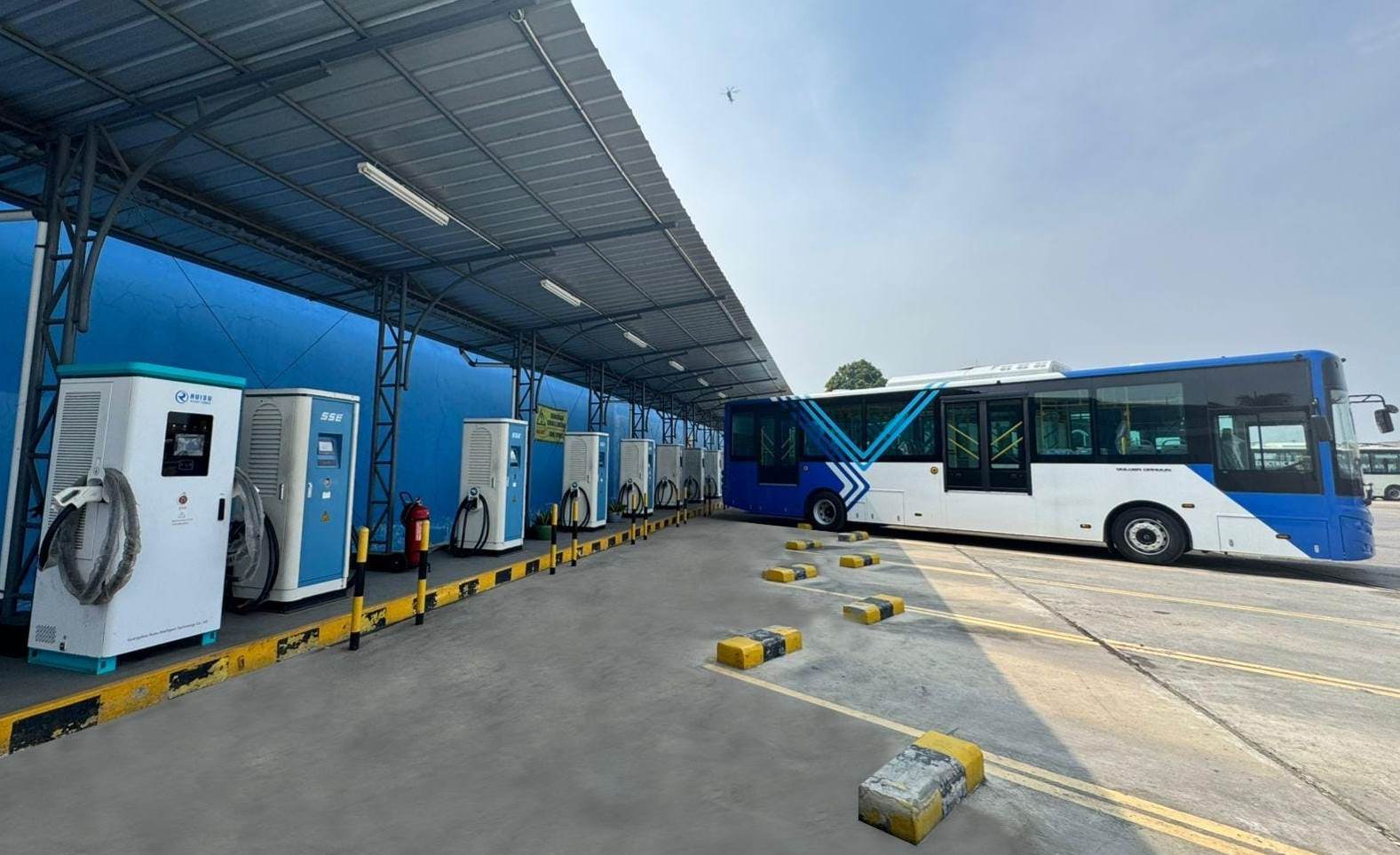 PLN Layani Charging Station Bus Bianglala Metropolitan