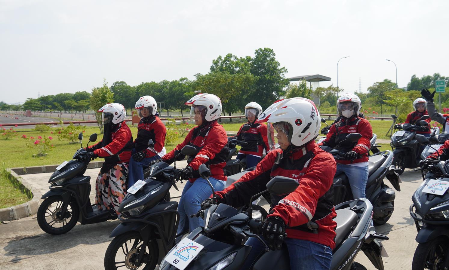 Training Safety Riding bagi Emak-emak