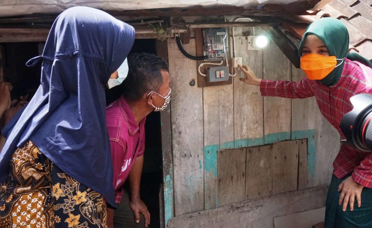 Sambung Listrik Gratis untuk 553 Warga Jateng