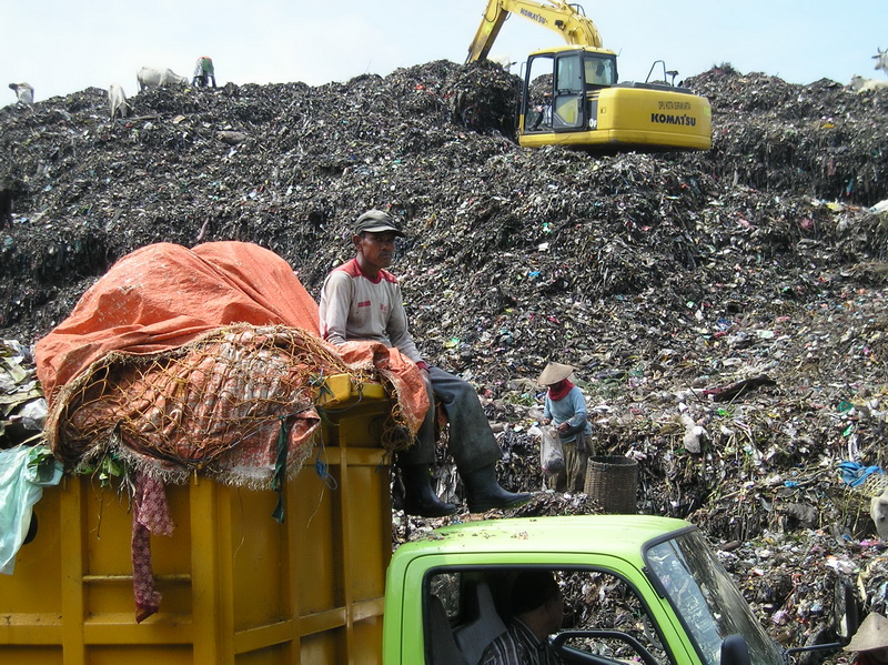 12 Pembangkit Listrik Tenaga Sampah Segera Beroperasi