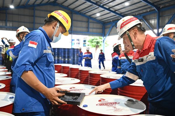 Production Unit Gresik Perkuat Pasokan Oli Indonesia Timur
