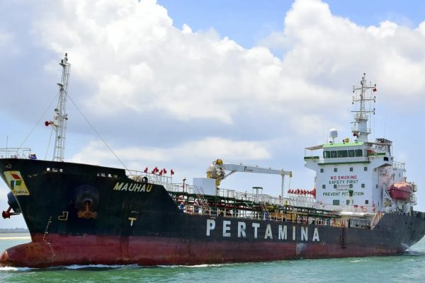 Kapal Pertamina Evakuasi 16 Korban KMP Virgo