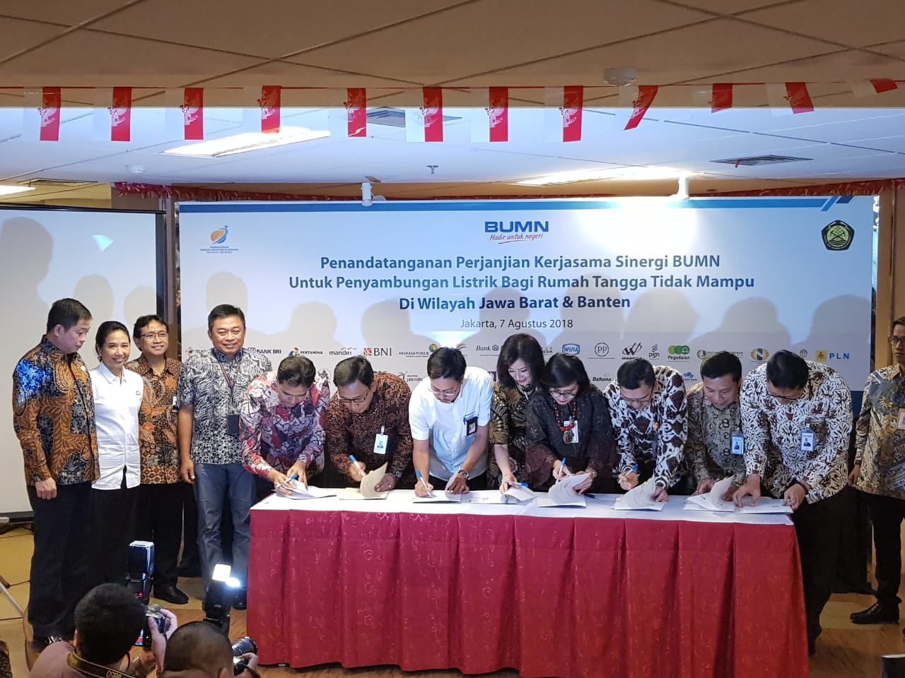 Pertamina Terangi 13.470 Rumah Tangga Kurang Mampu di Jabar & Banten