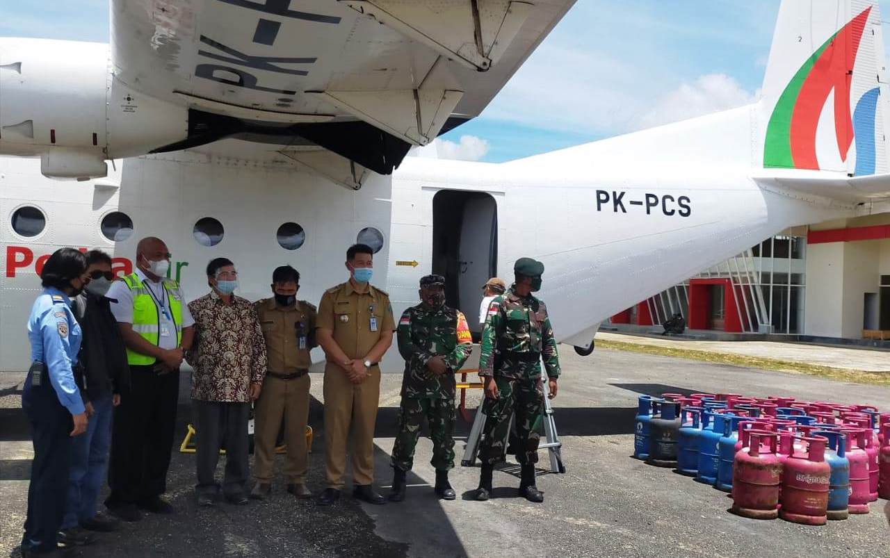Kali Pertama, Kirim LPG via Udara di Perbatasan Negara