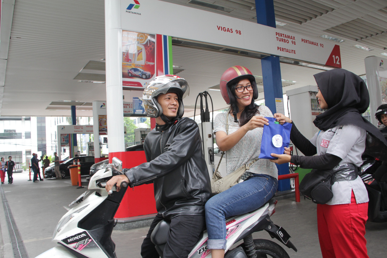 Takjil Gratis di SPBU Pertamina