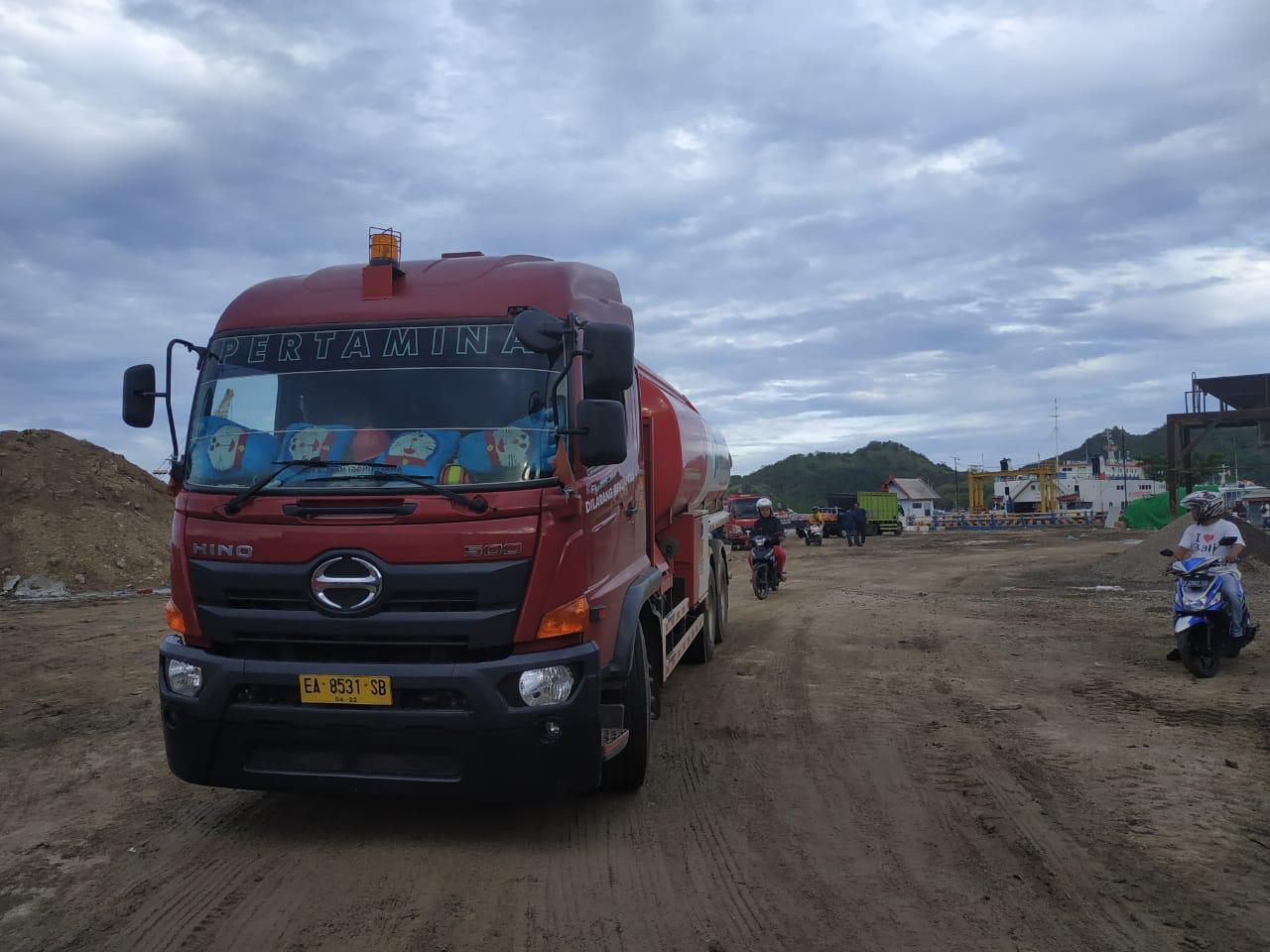 Tanki BBM ke Labuan Bajo Tempuh 9 Jam Perjalanan