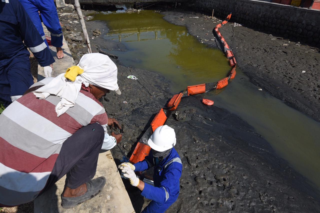 PHE Libatkan Warga Bersihkan Pantai