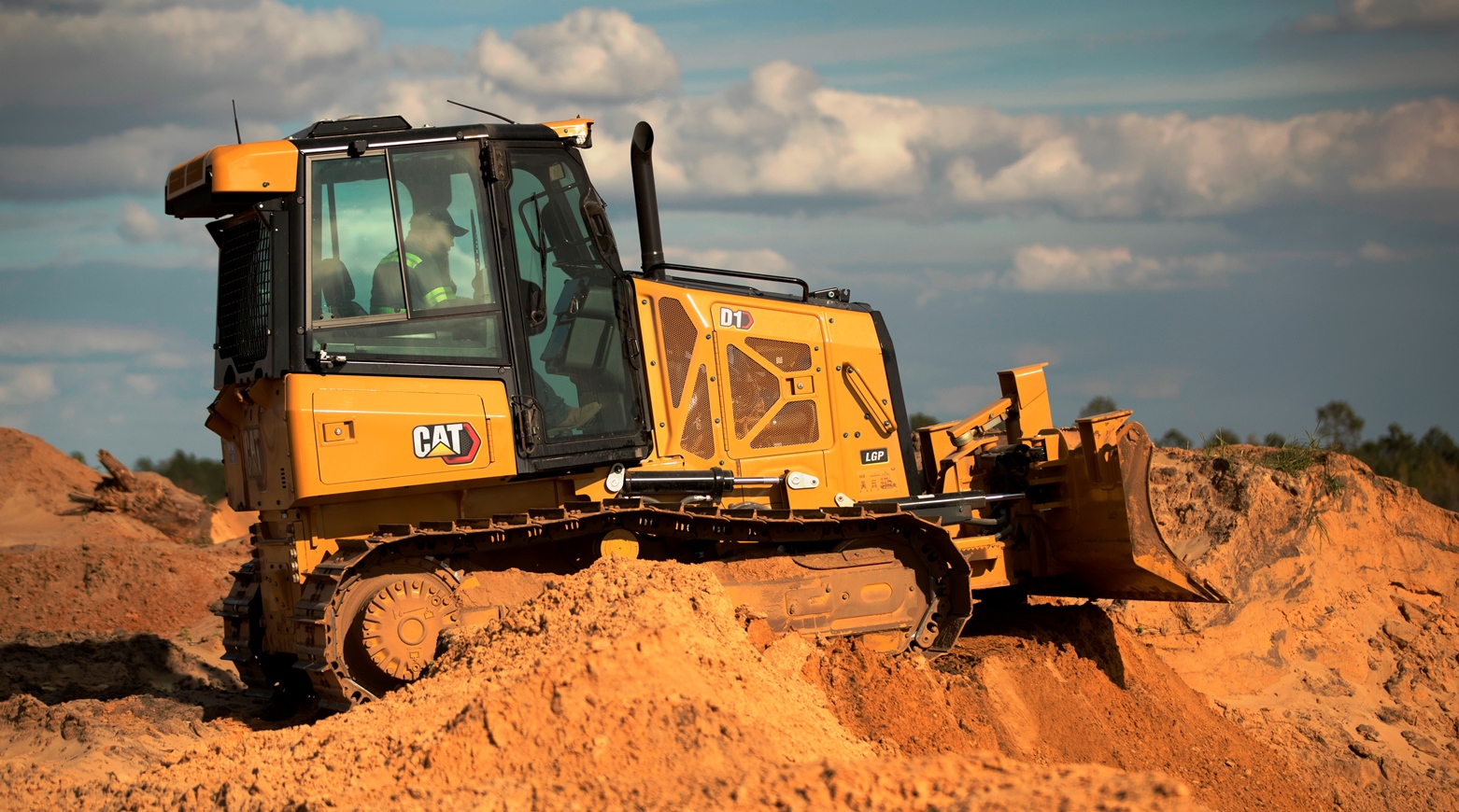 Trakindo Rilis Trio Dozer Kecil yang Tangguh