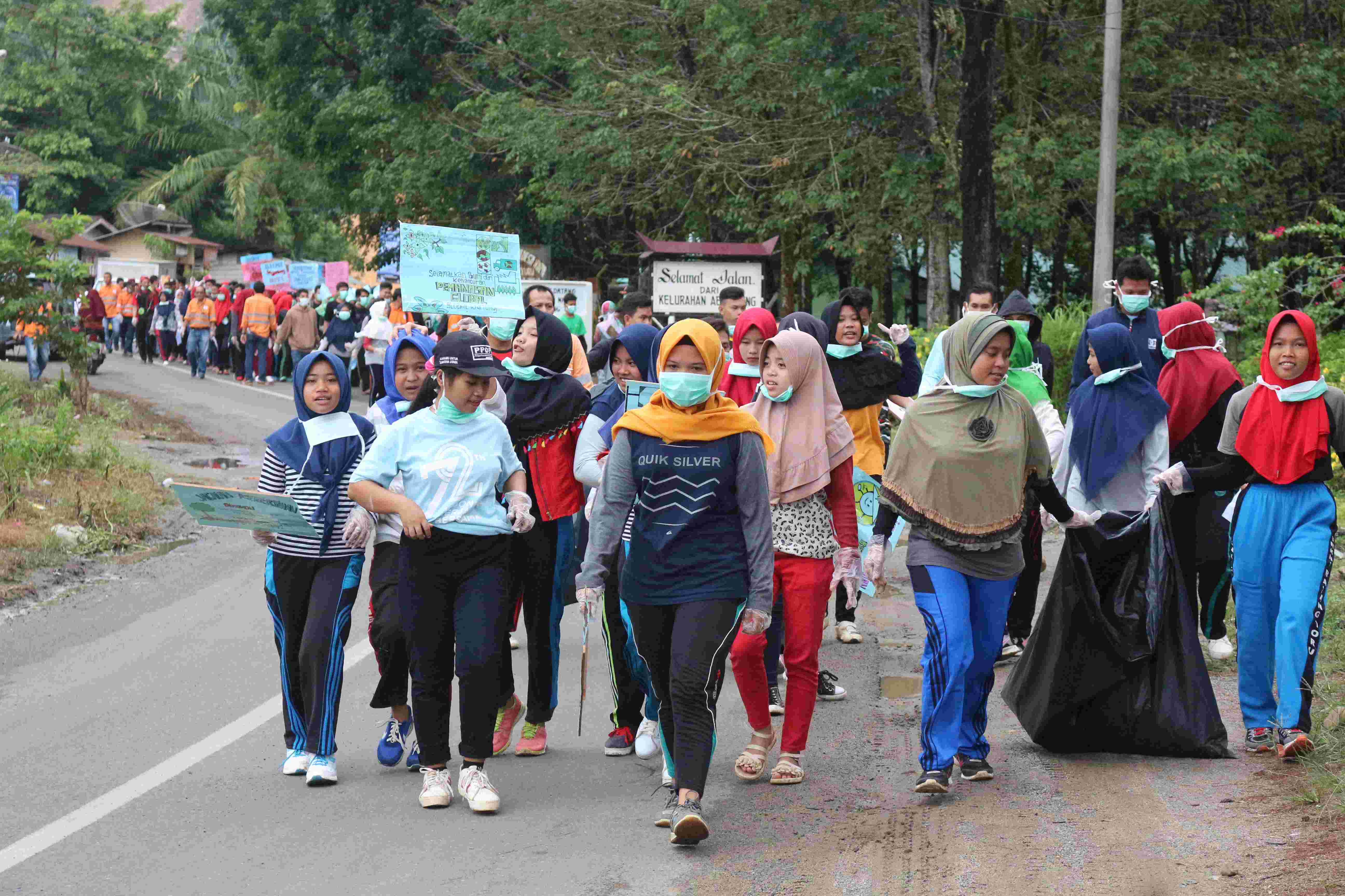 Tambang Emas Martabe Gelar Penanaman Seribu Pohon